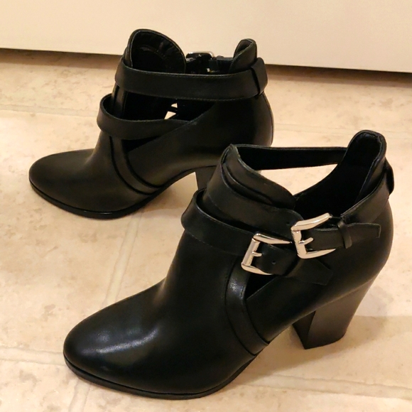 Michael Michael Kors Walden Black leather ankle, buckle boots sz 7 M - Picture 2 of 12